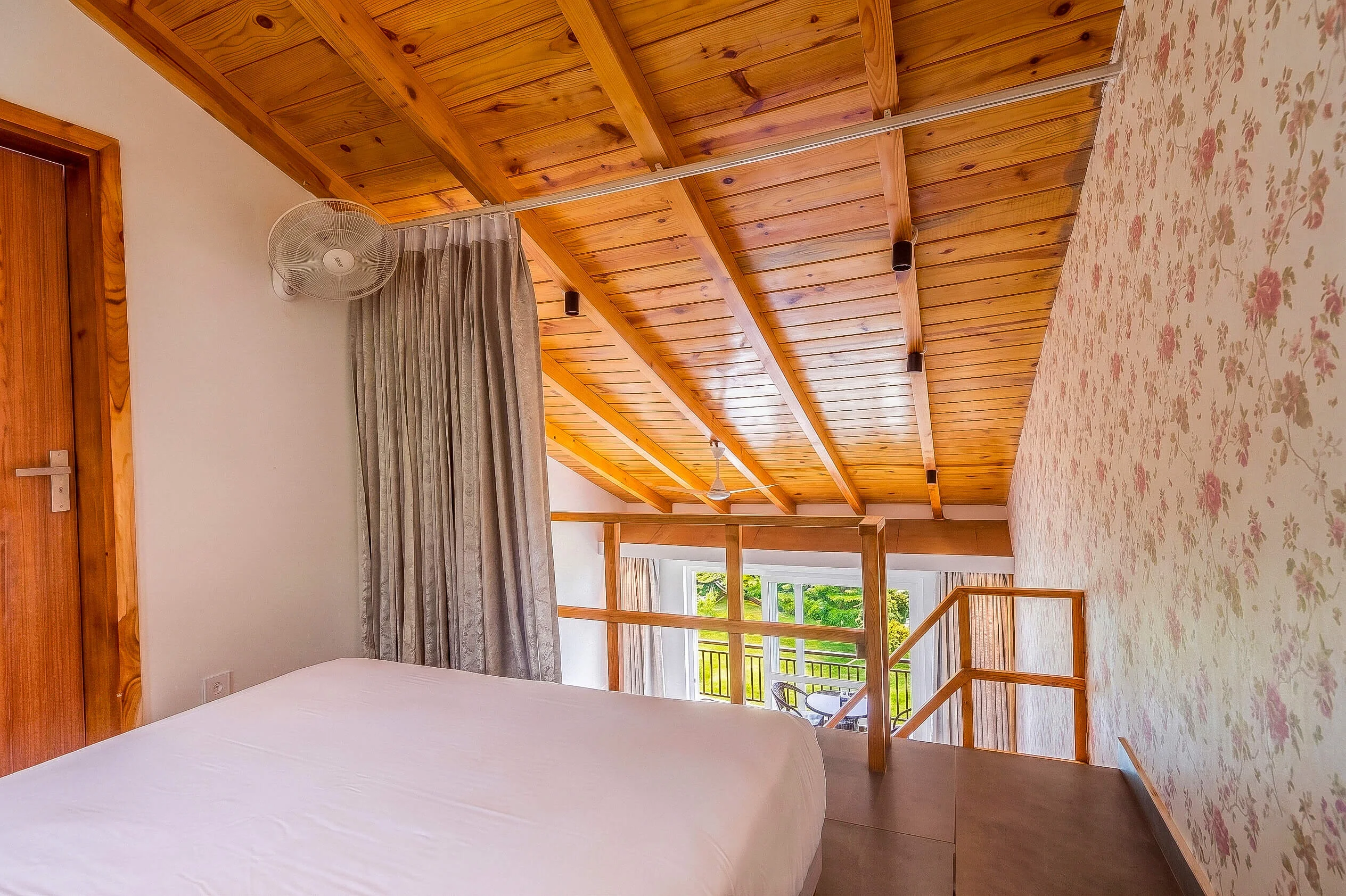 Two-level Duplex Cottage at Evara Resort with loft bedroom
